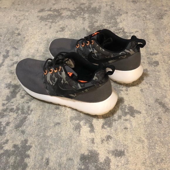 Nike Roshe Run - Picture 2 of 5